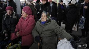 Elderly people in Donetsk. Ukraine gov't proposes to raise pension age for women from 57 to 65