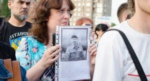 Alchevsk mourns the death of Aleksey Mozgovy on May 24, 2015 (vk.com)