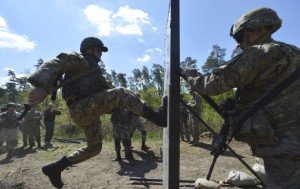 U.S. soldier, right, training Ukrainian soldiers (Oleksandr Klymenko, Reuters)