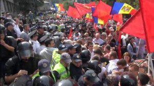 Protest by Red Bloc in Chisinau, Moldova is attacked by police on Sept 6, 2015 (Red Star Over Donbass)