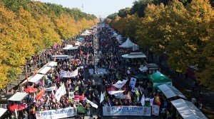 Quarter million protesters in Berlin Oct 10, 2015 against capitalist globalization agreements (Berlin Bulletin)