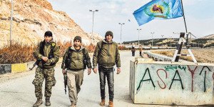 Syrian Kurdish YPG soldiers at checkpoint in northern Syria (Hasim Soylemez, Cihan)